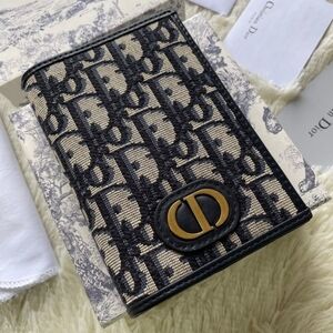 Dior 30 Montaigne Passport Holder